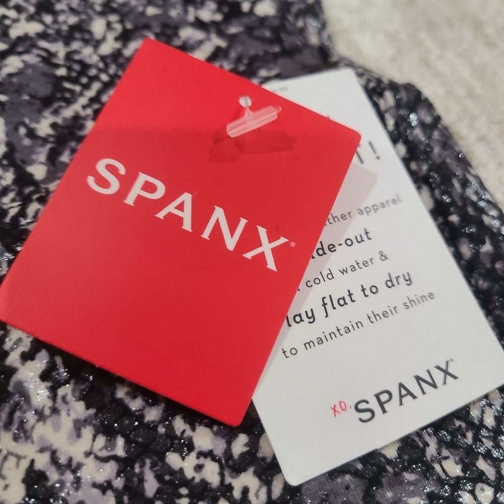 NEW Spanx Faux Leather Snake Skin Shine Leggings Womens Medium Stretch Gray Blk - Picture 4 of 10